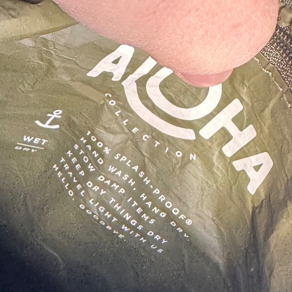 Shade Day Tripper Water Resistant Tyvek® Tote Aloha Collection Featuring a pack - Picture 6 of 6